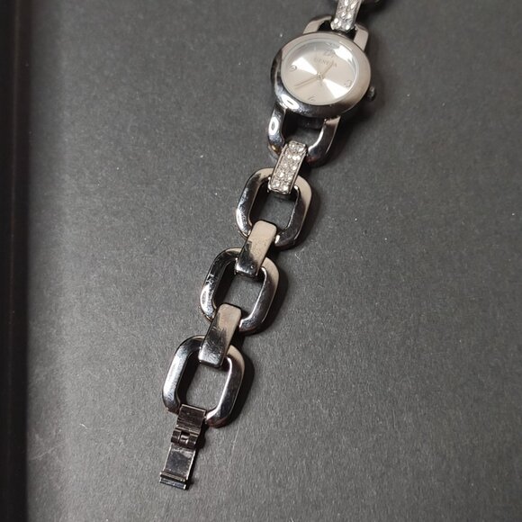 7.5 Inch Geneva Metal Chain Link Watch - Picture 9 of 11